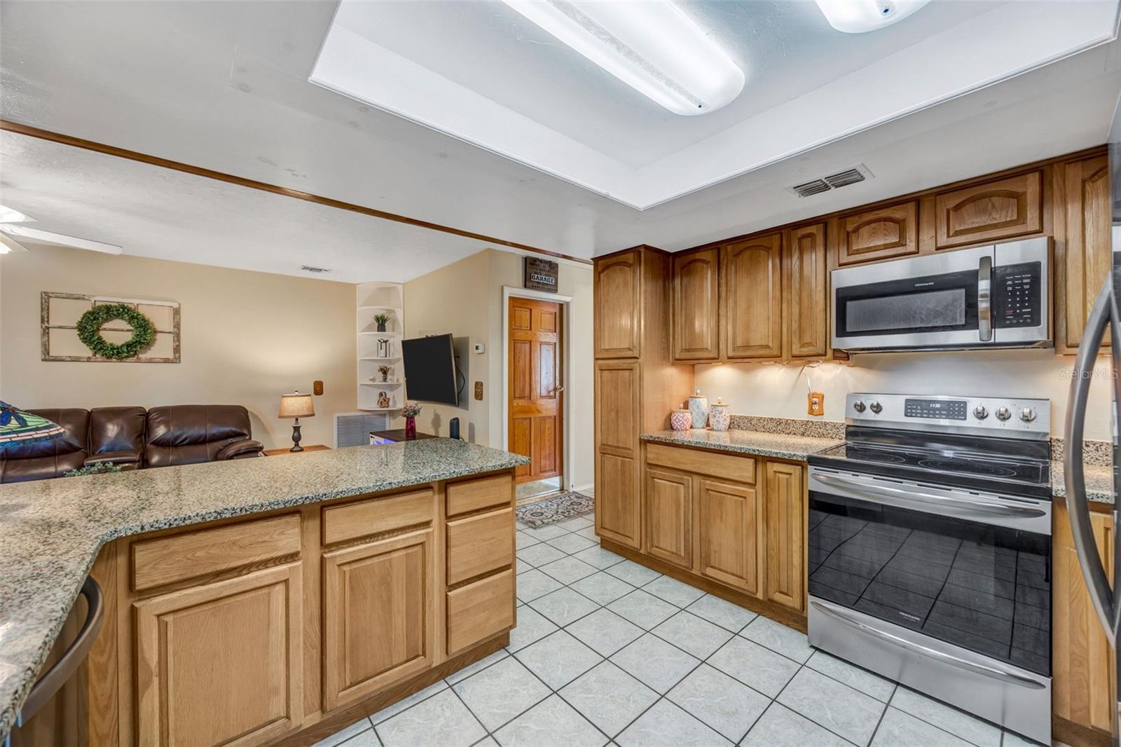 Image 4 of 43 For 609 King Henry Court