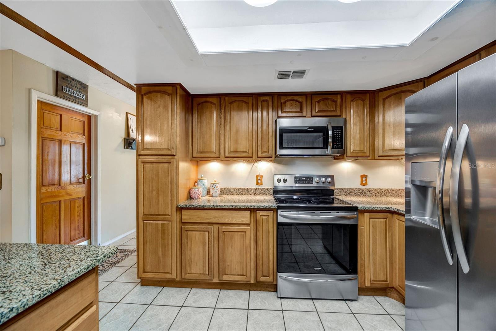 Image 8 of 43 For 609 King Henry Court