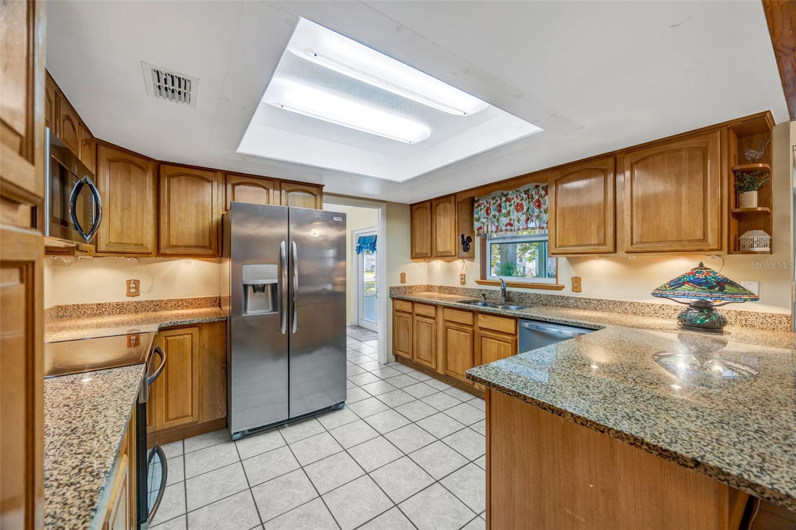 Image 9 of 43 For 609 King Henry Court