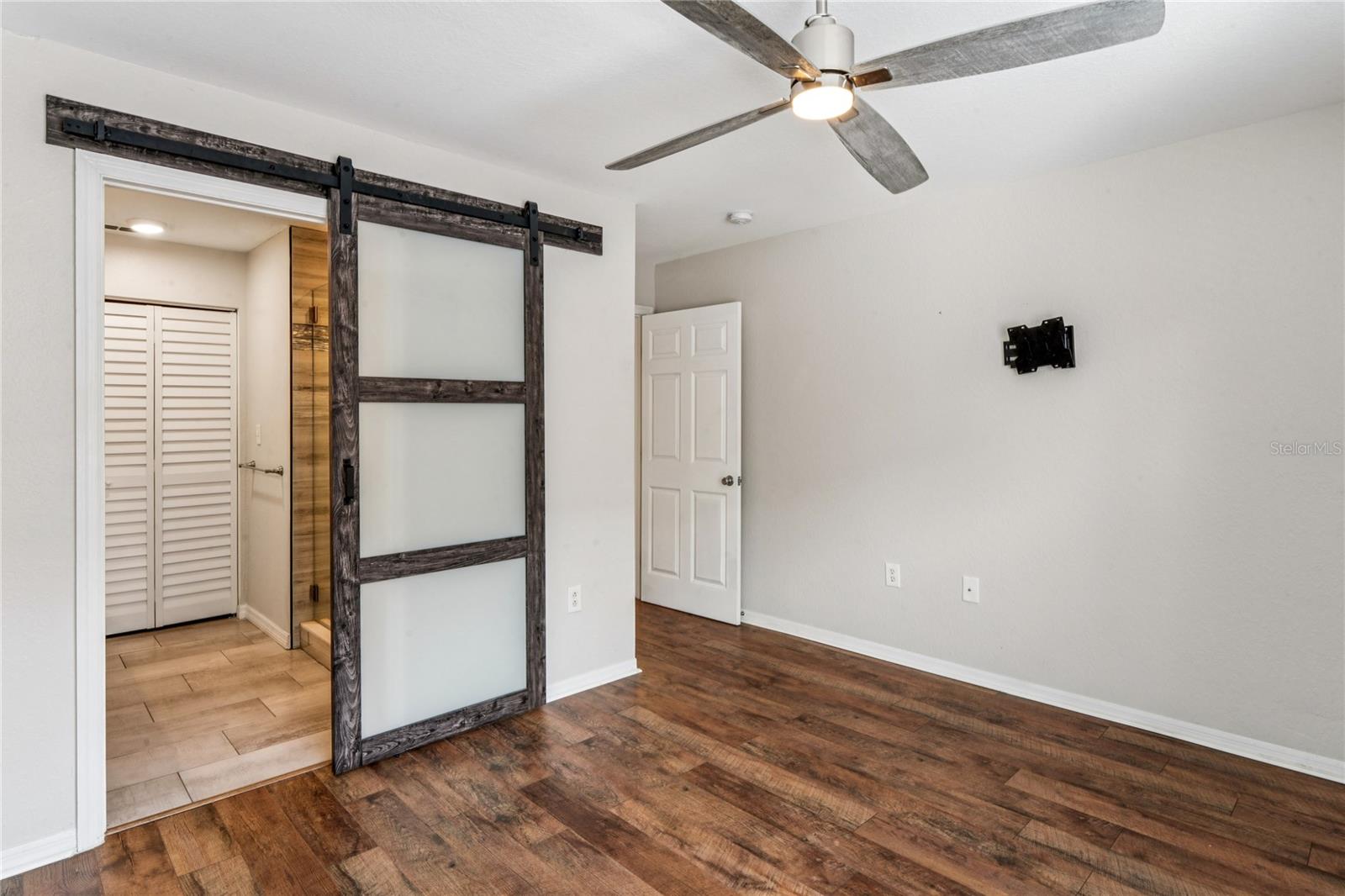 Image 16 of 46 For 9730 Lake Chase Island Way 9730