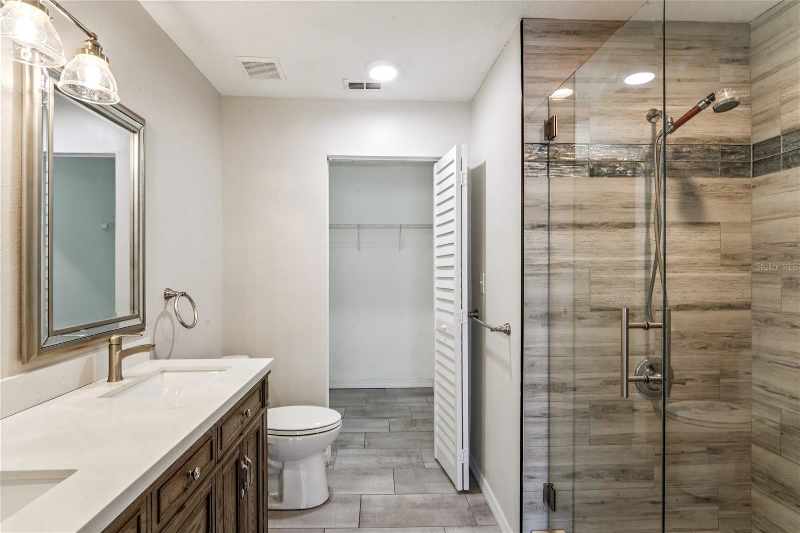 Image 18 of 46 For 9730 Lake Chase Island Way 9730