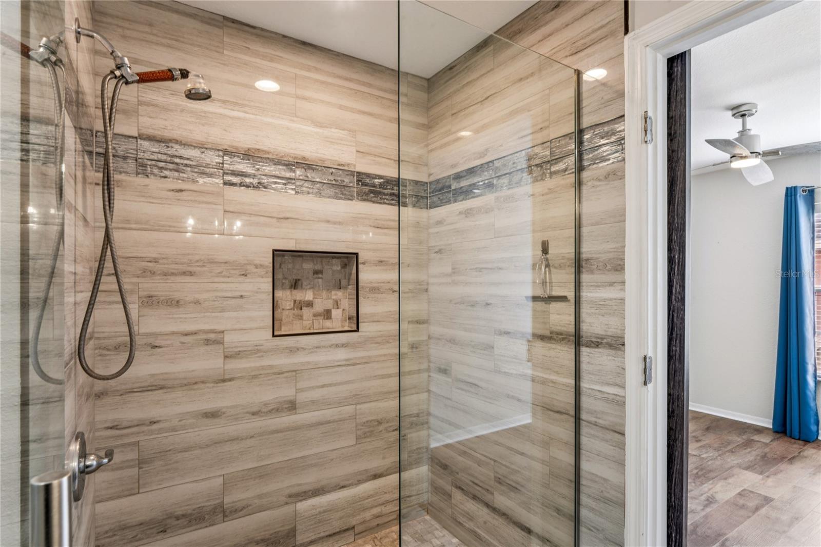 Image 19 of 46 For 9730 Lake Chase Island Way 9730