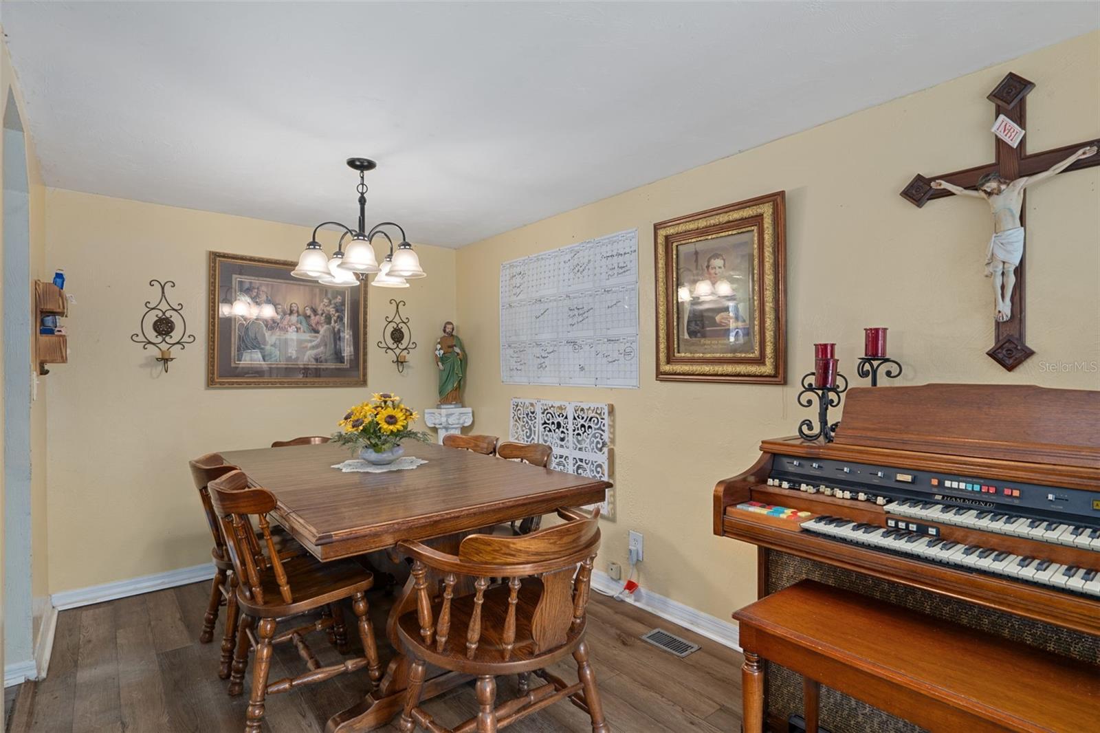 Image 10 of 56 For 22439 Bull Run Road