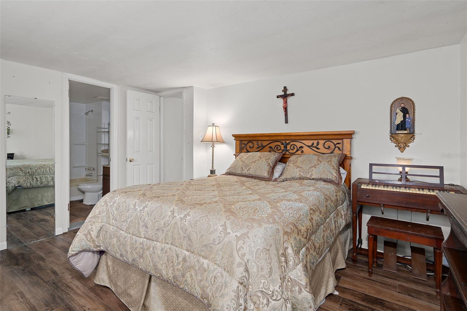 Image 17 of 56 For 22439 Bull Run Road