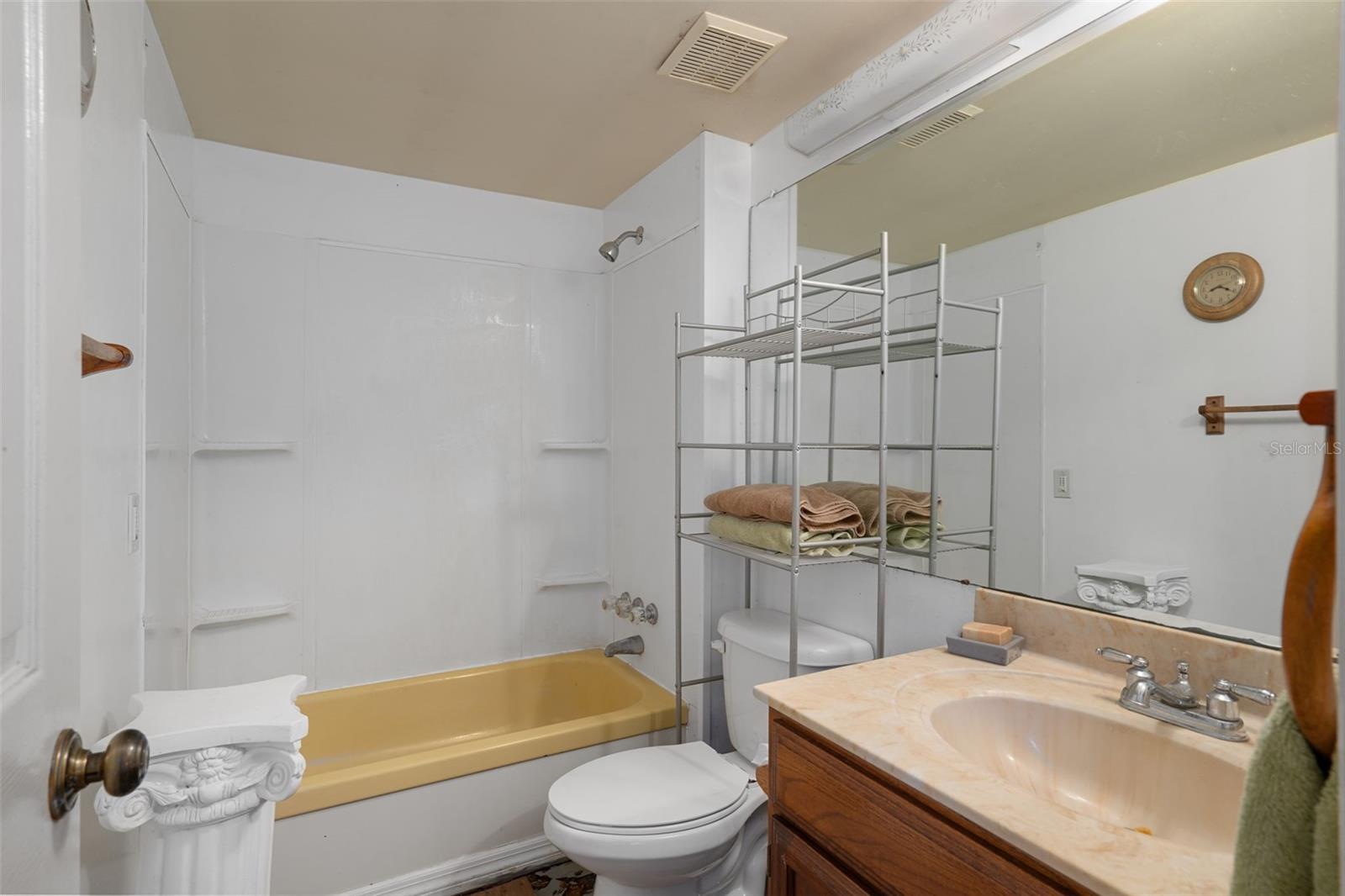 Image 19 of 56 For 22439 Bull Run Road