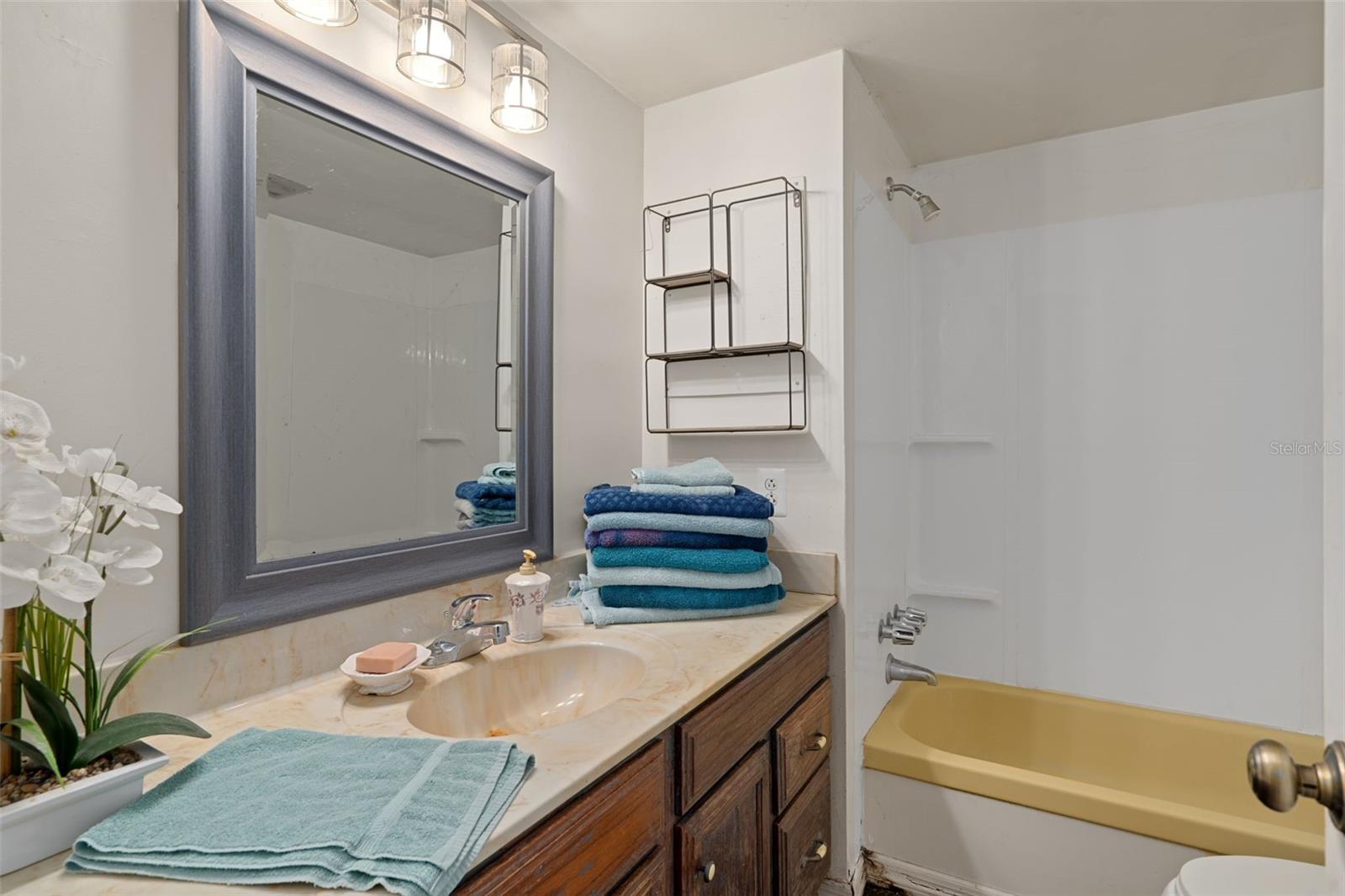 Image 21 of 56 For 22439 Bull Run Road