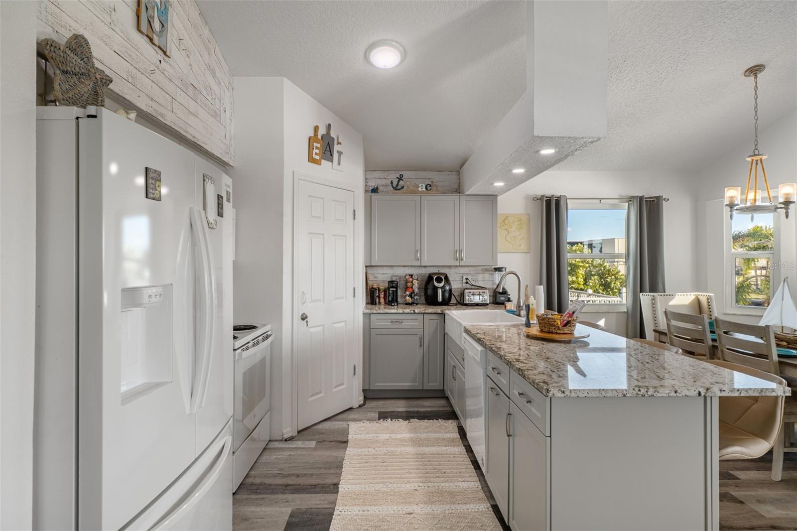 Image 14 of 58 For 4046 Casa Court