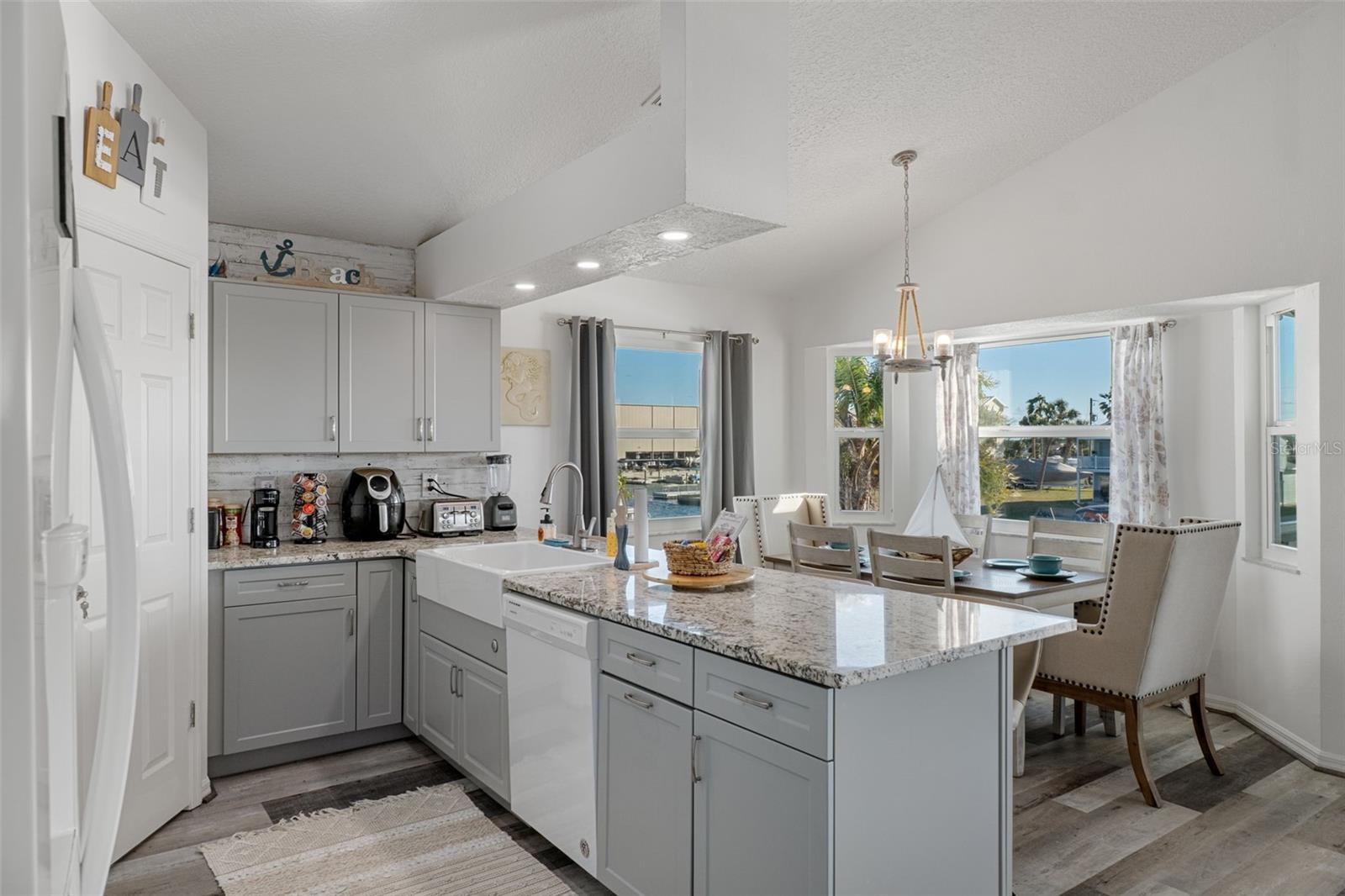 Image 15 of 58 For 4046 Casa Court