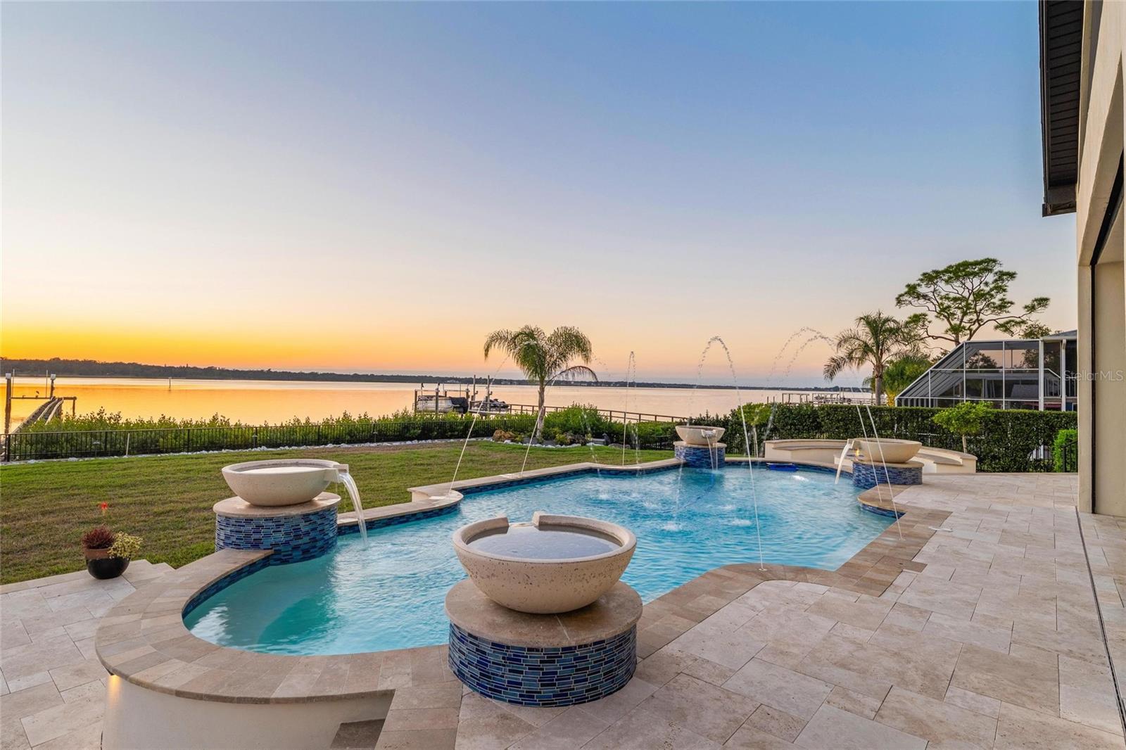 Image 11 of 82 For 732 Shore Drive E