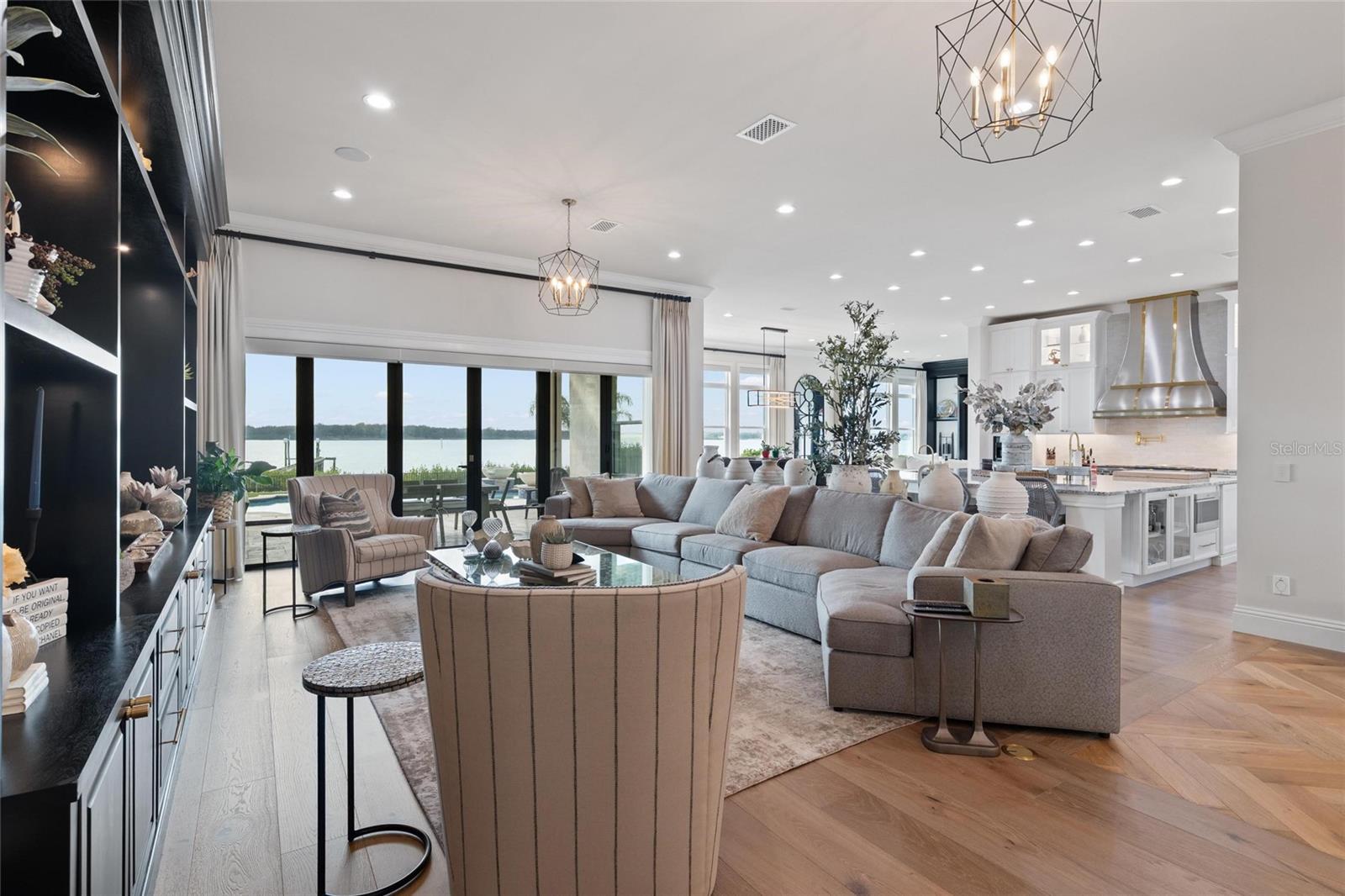 Image 13 of 82 For 732 Shore Drive E