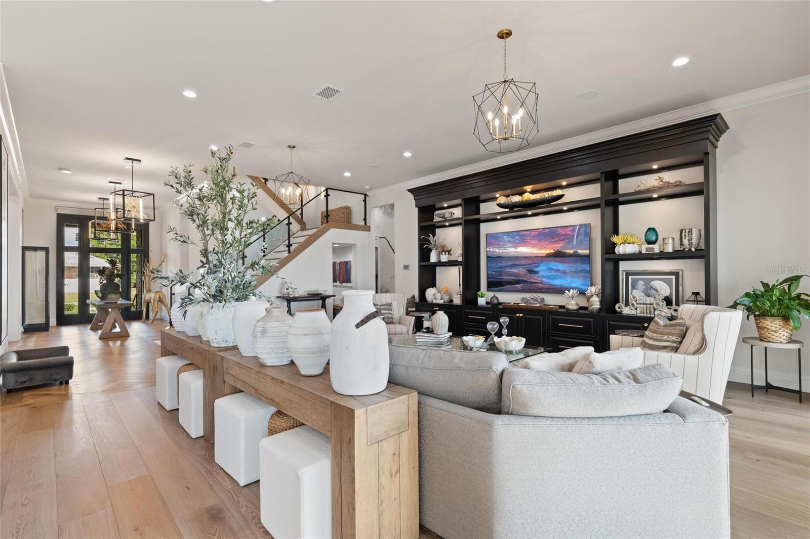 Image 14 of 82 For 732 Shore Drive E