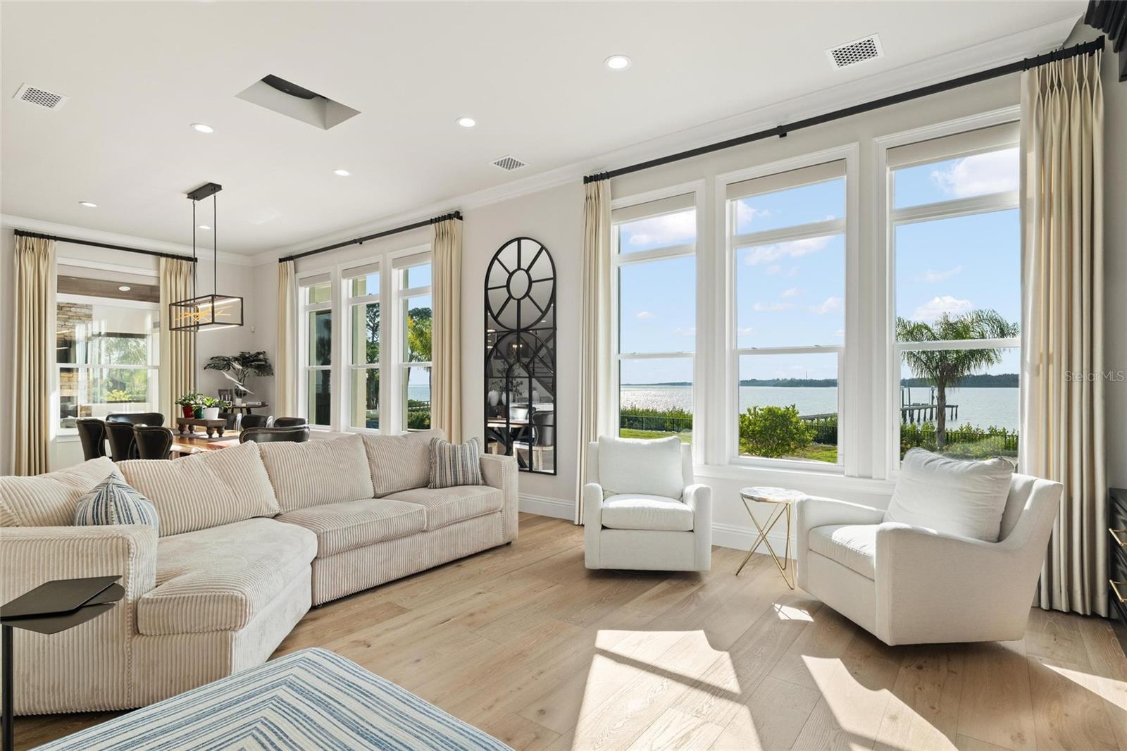 Image 15 of 82 For 732 Shore Drive E