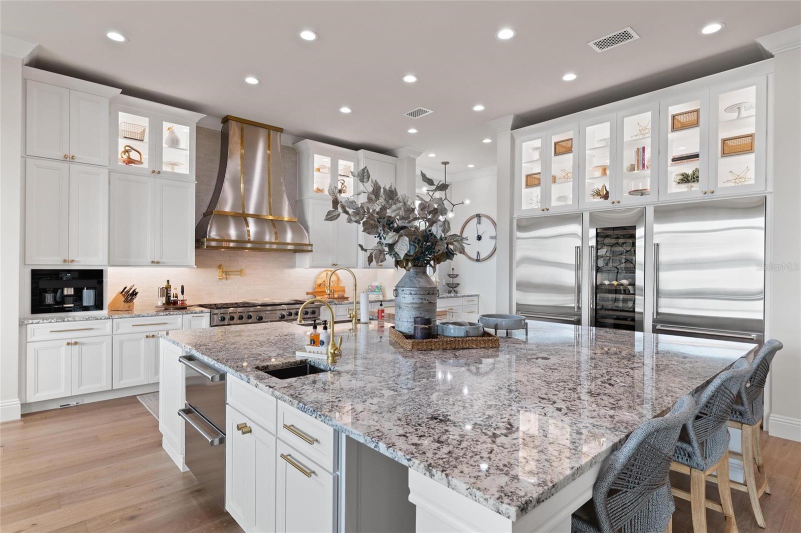 Image 16 of 82 For 732 Shore Drive E