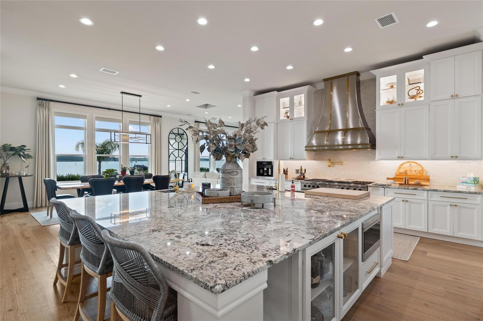 Image 19 of 82 For 732 Shore Drive E