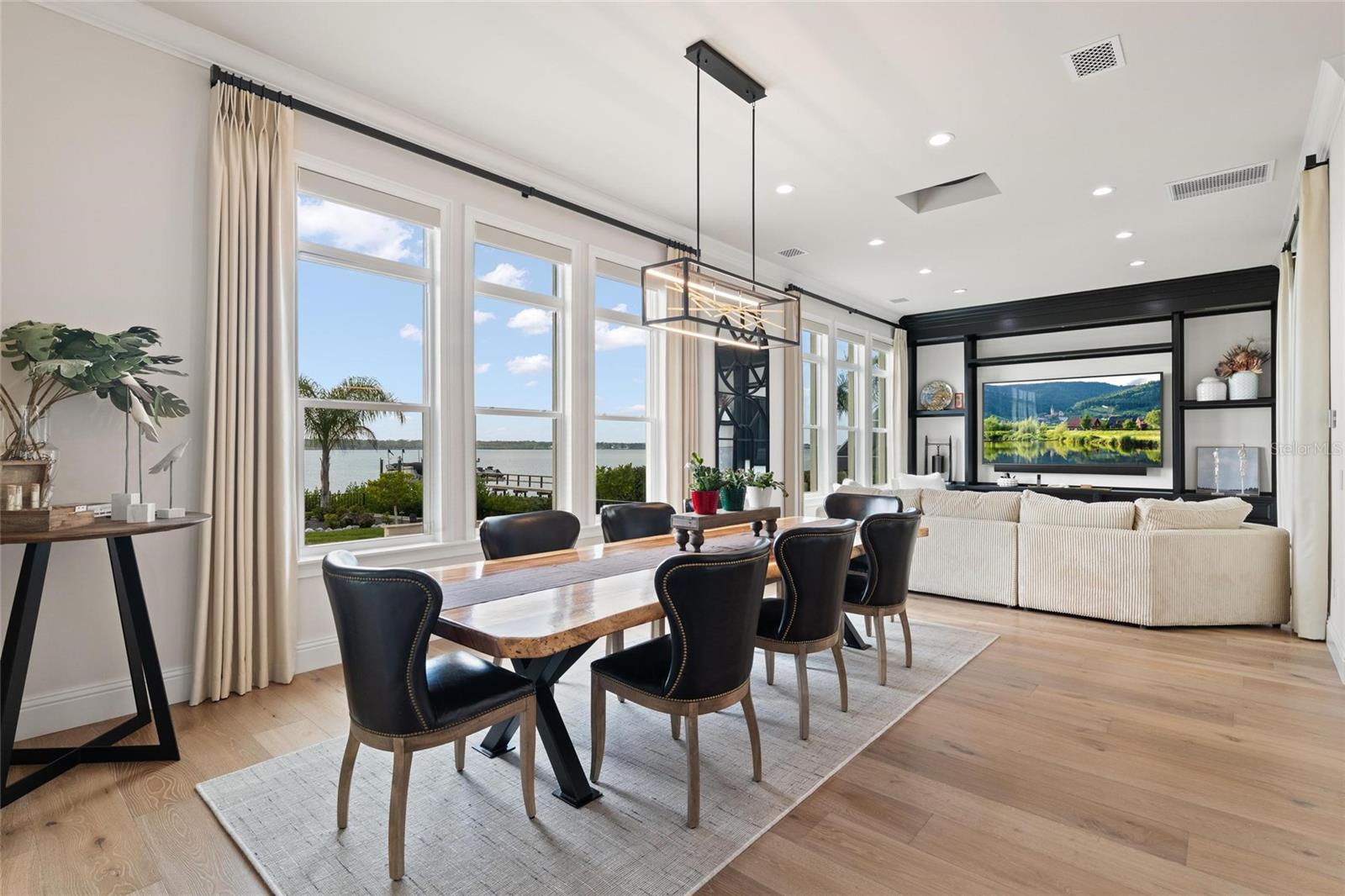 Image 21 of 82 For 732 Shore Drive E