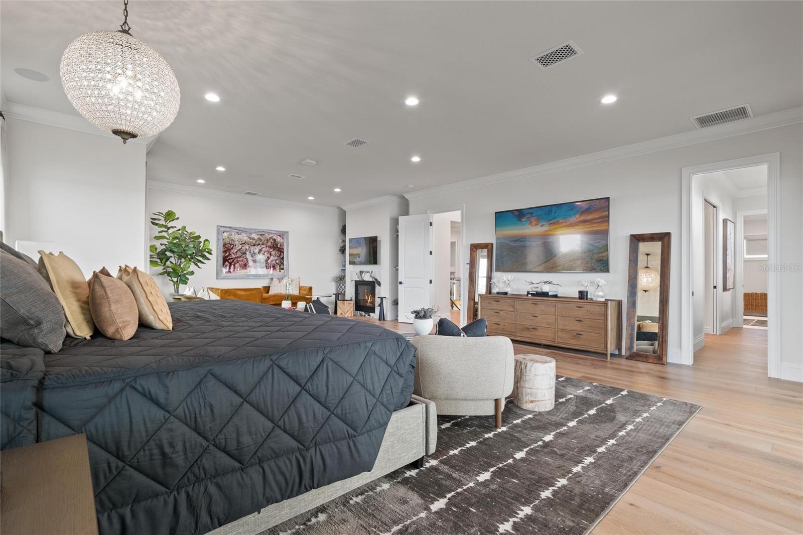 Image 32 of 82 For 732 Shore Drive E