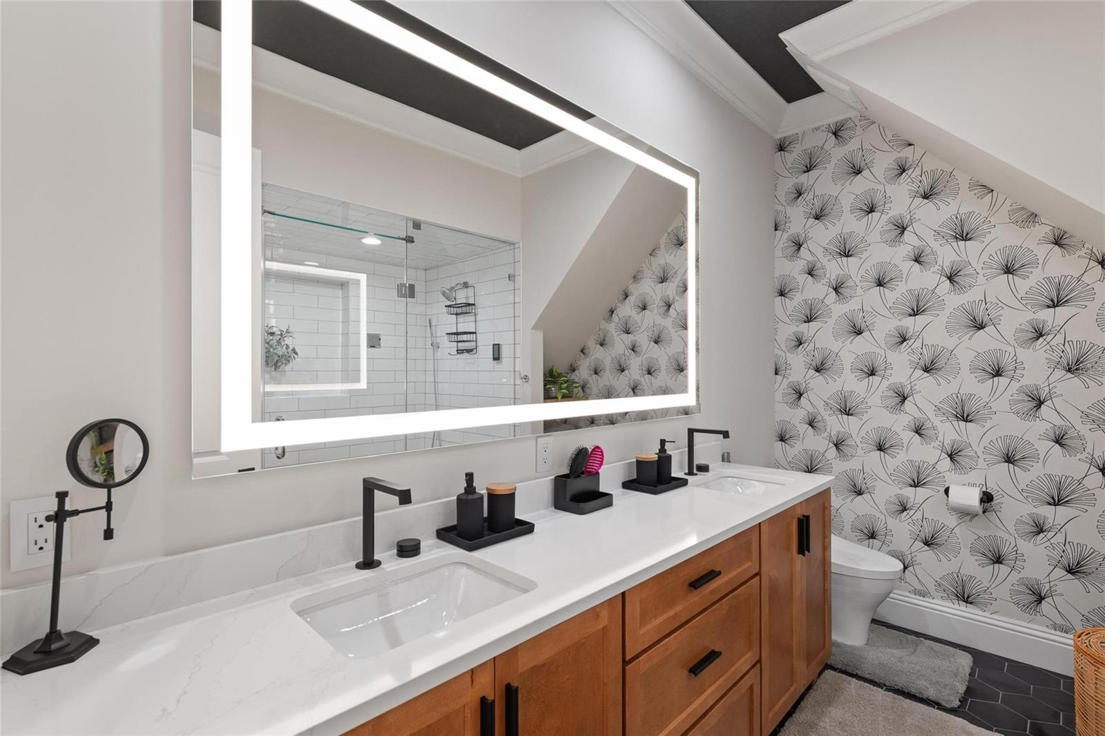 Image 37 of 82 For 732 Shore Drive E