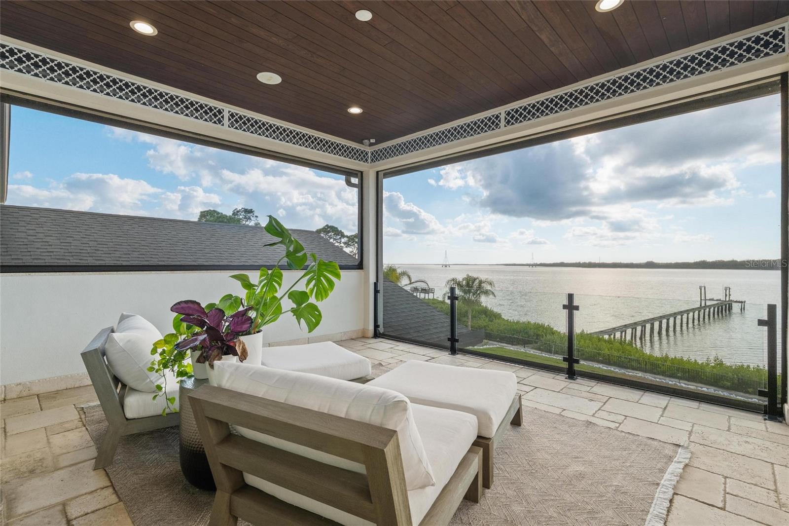 Image 39 of 82 For 732 Shore Drive E