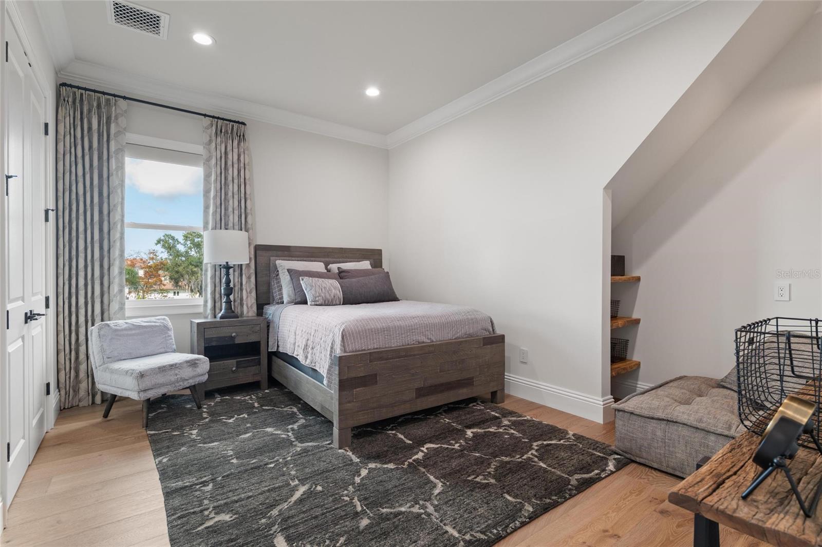 Image 43 of 82 For 732 Shore Drive E