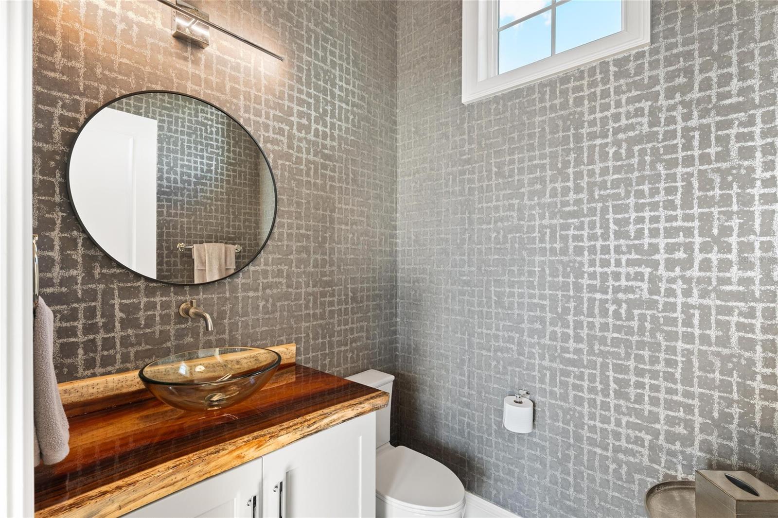 Image 47 of 82 For 732 Shore Drive E