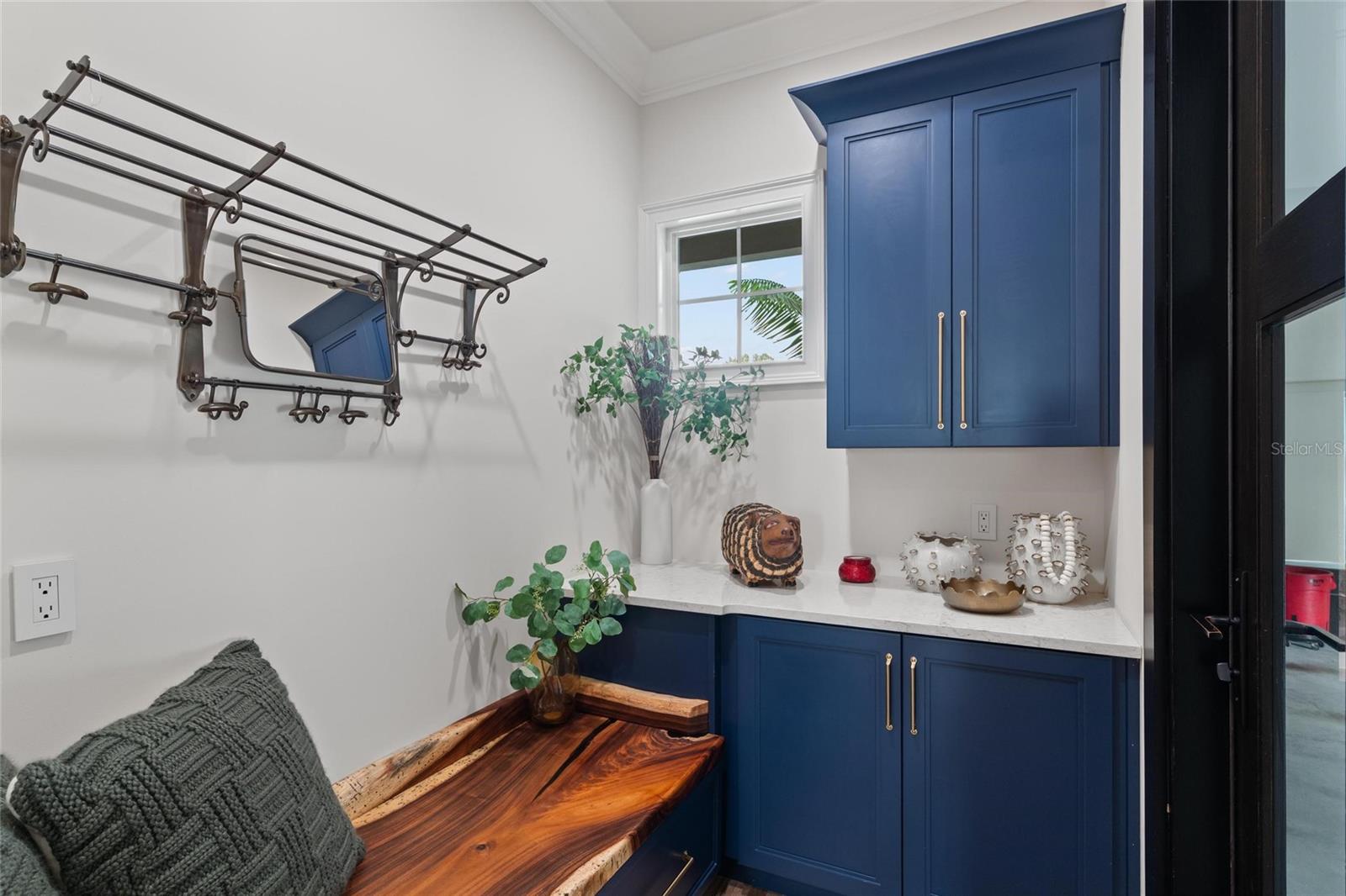 Image 60 of 82 For 732 Shore Drive E