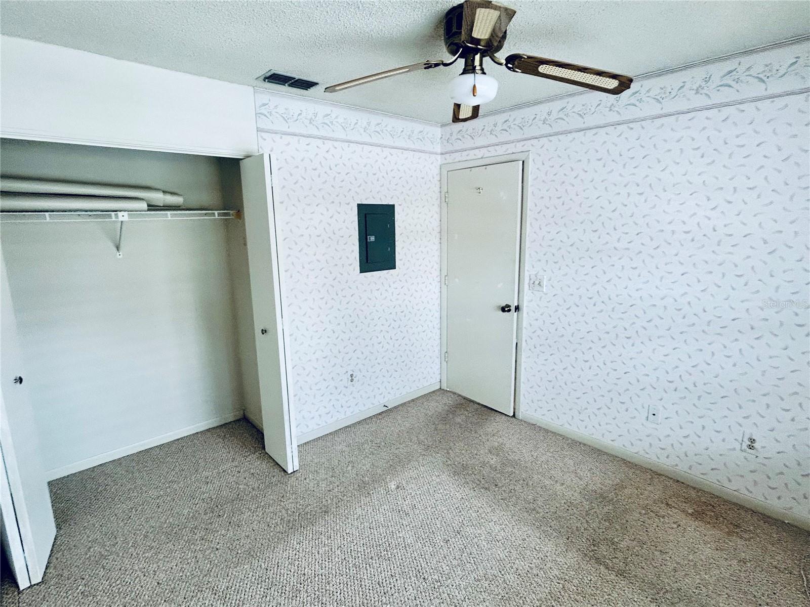 Image 17 of 35 For 4826 Myrtle Oak Drive 23