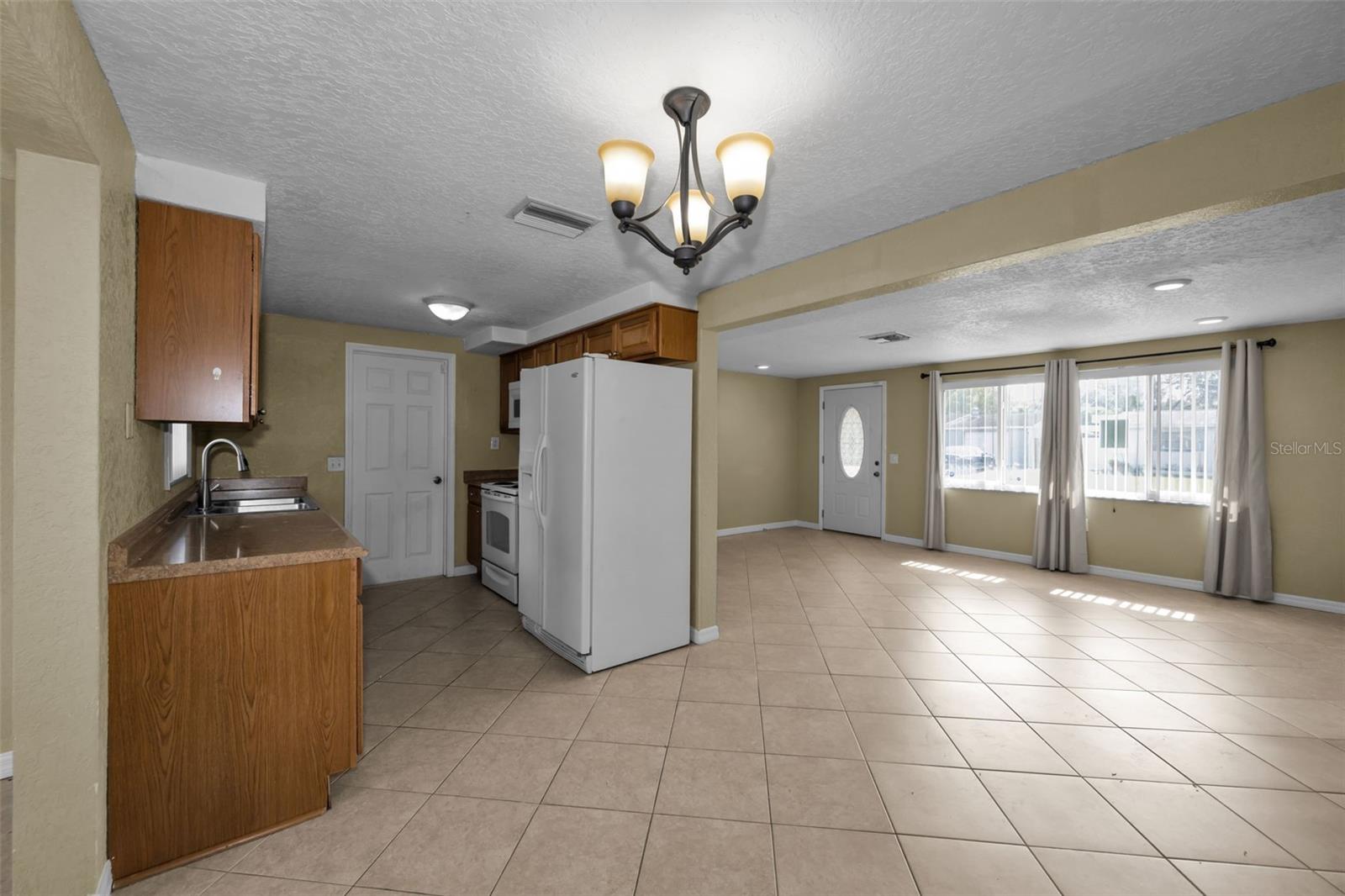 Image 10 of 39 For 4445 Spring Lake Court