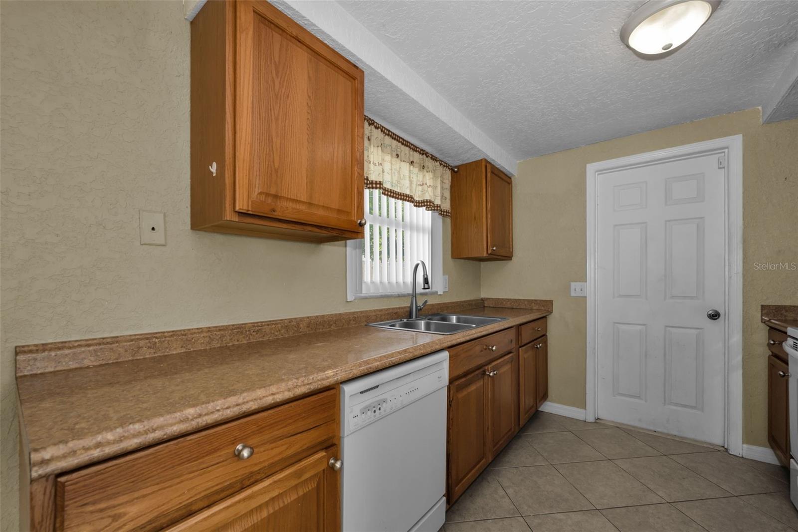 Image 11 of 39 For 4445 Spring Lake Court