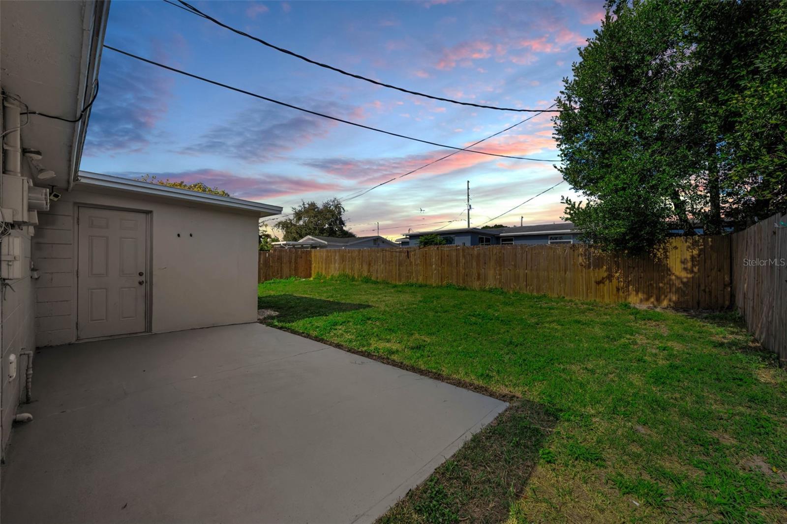 Image 27 of 39 For 4445 Spring Lake Court