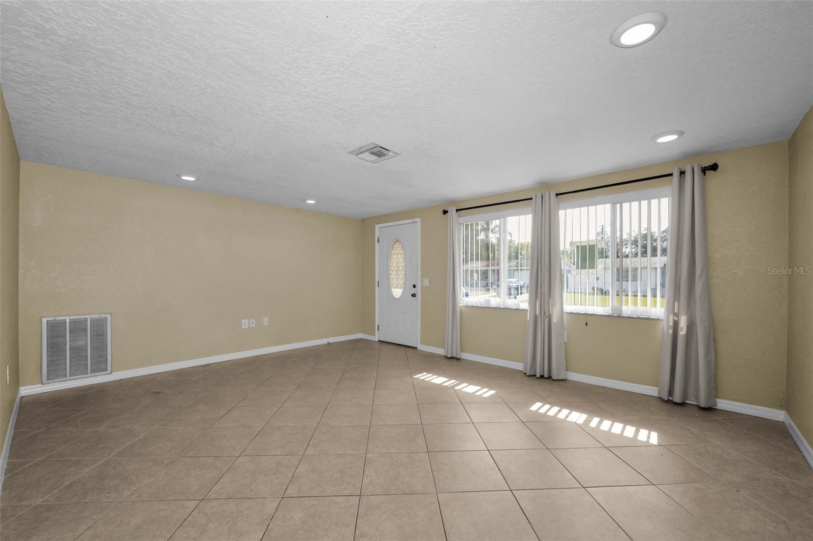 Image 5 of 39 For 4445 Spring Lake Court