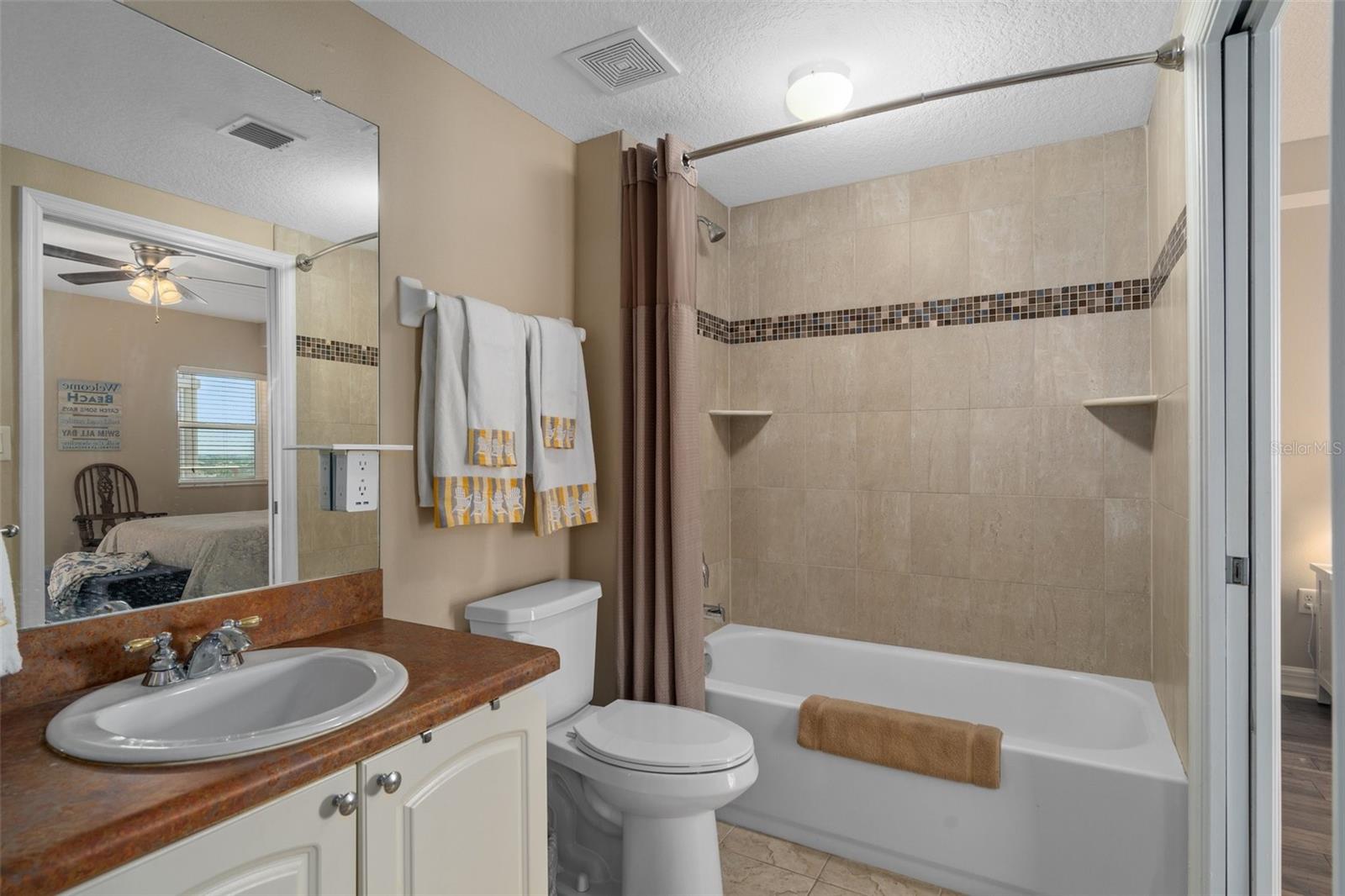 Image 36 of 54 For 4516 Seagull Drive 810