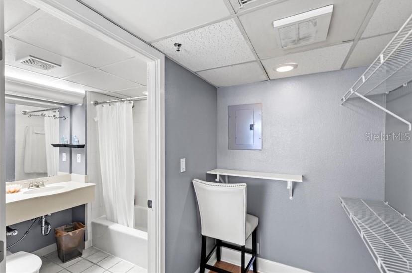 Image 14 of 22 For 151 Washington Street 611