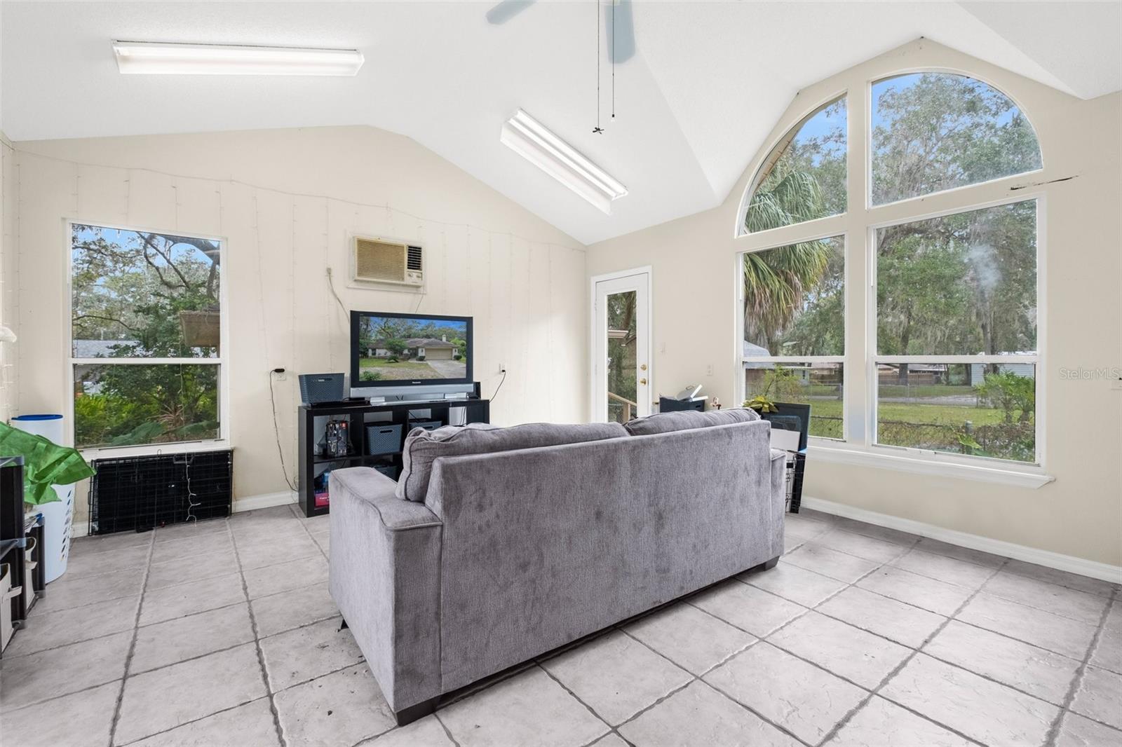 Image 36 of 55 For 812 Buena Vista Avenue