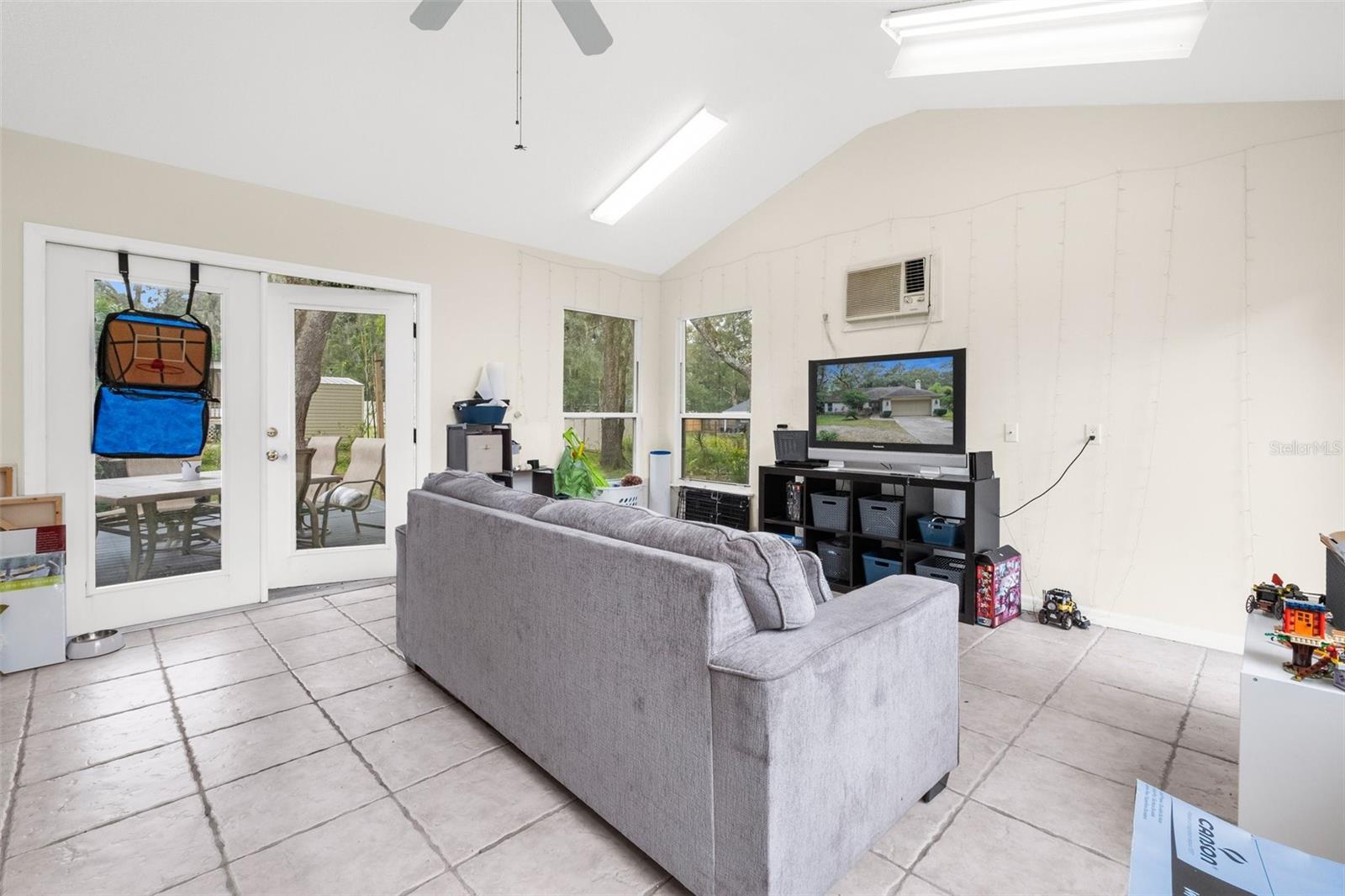 Image 38 of 55 For 812 Buena Vista Avenue