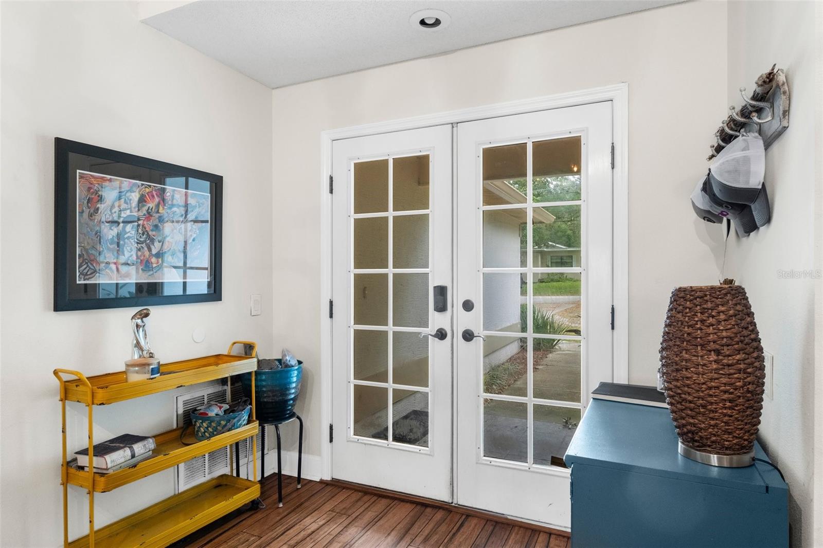 Image 5 of 55 For 812 Buena Vista Avenue