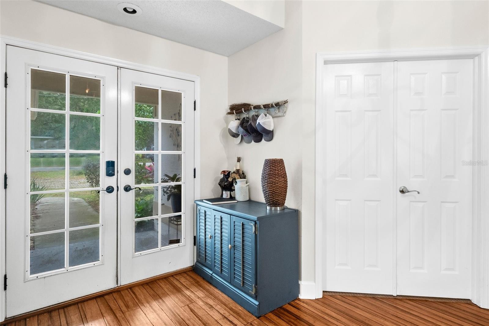 Image 6 of 55 For 812 Buena Vista Avenue