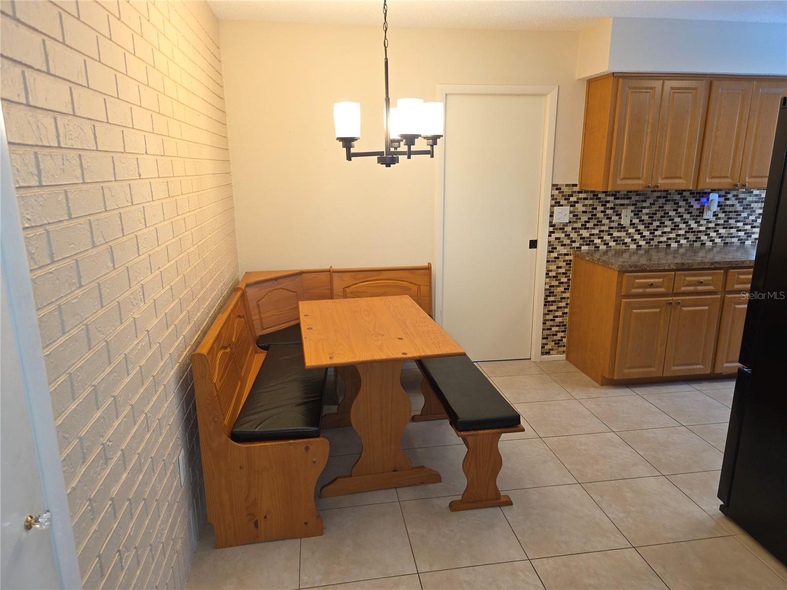 Image 7 of 34 For 12912 Willoughby Lane