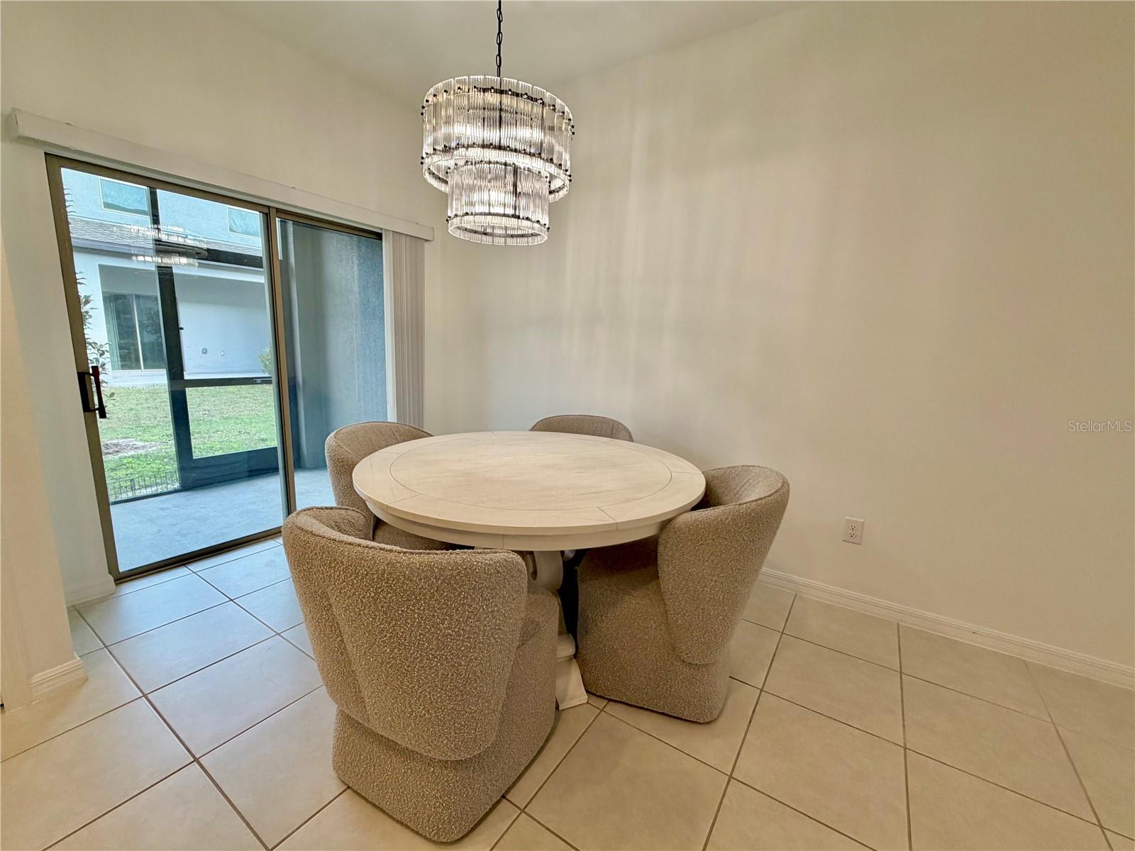 Image 10 of 35 For 8217 Crescent Oaks Drive