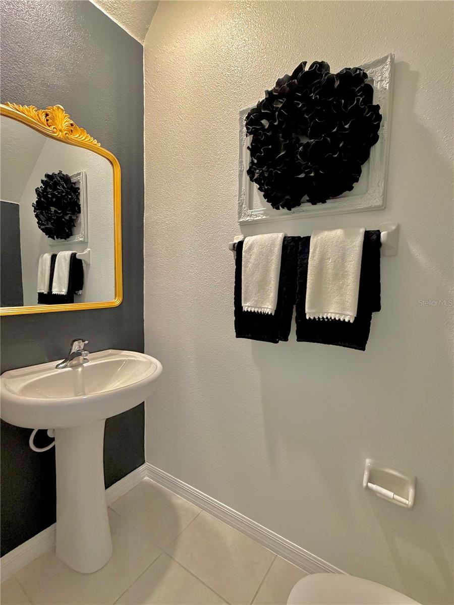 Image 11 of 35 For 8217 Crescent Oaks Drive