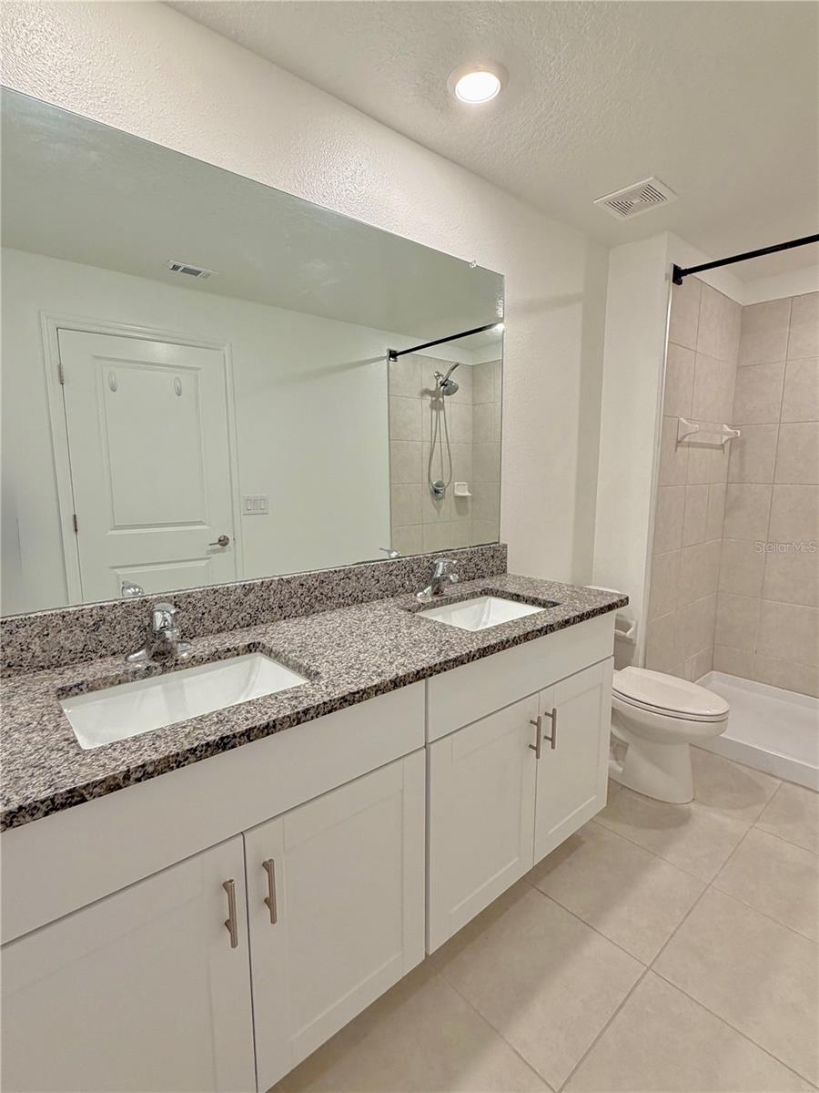 Image 15 of 35 For 8217 Crescent Oaks Drive