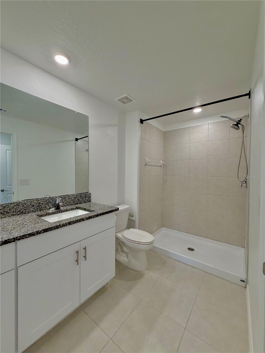 Image 16 of 35 For 8217 Crescent Oaks Drive