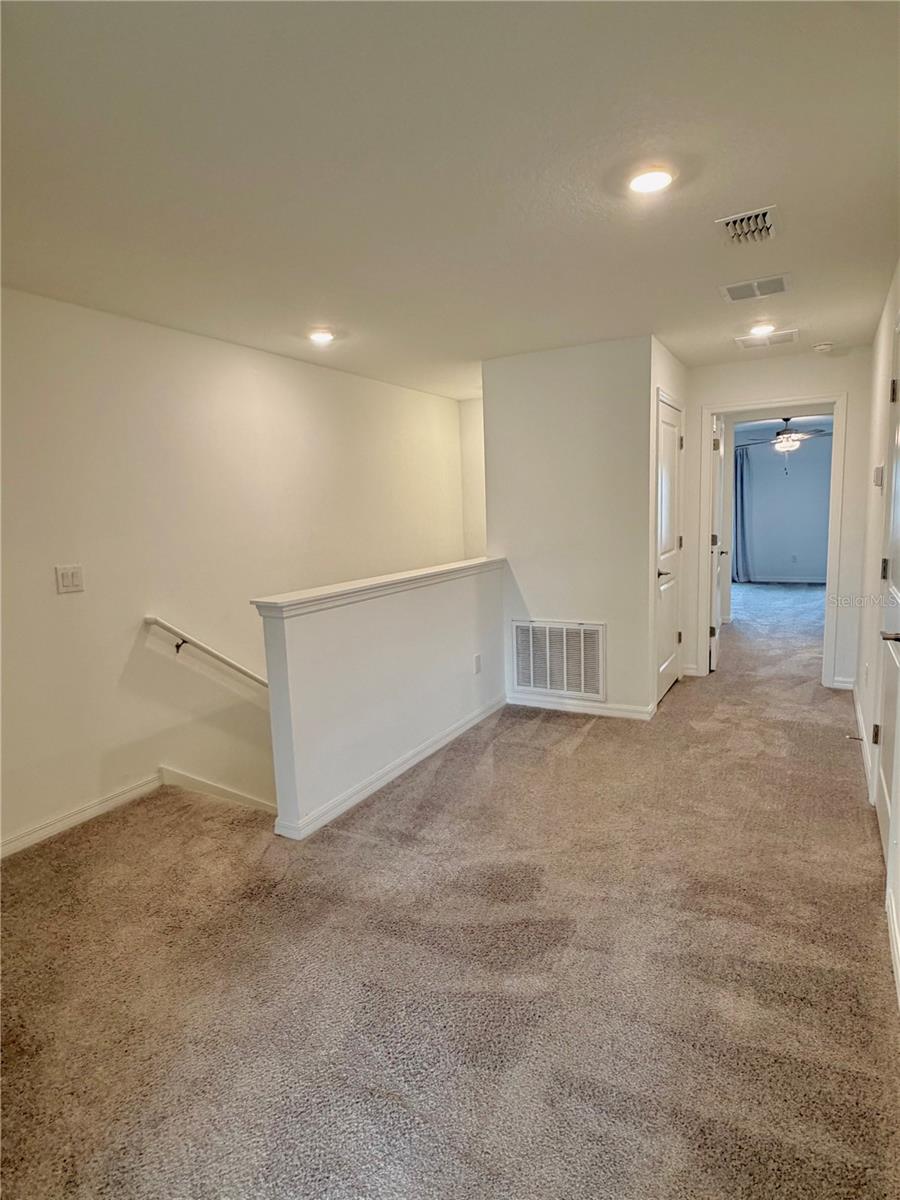 Image 18 of 35 For 8217 Crescent Oaks Drive