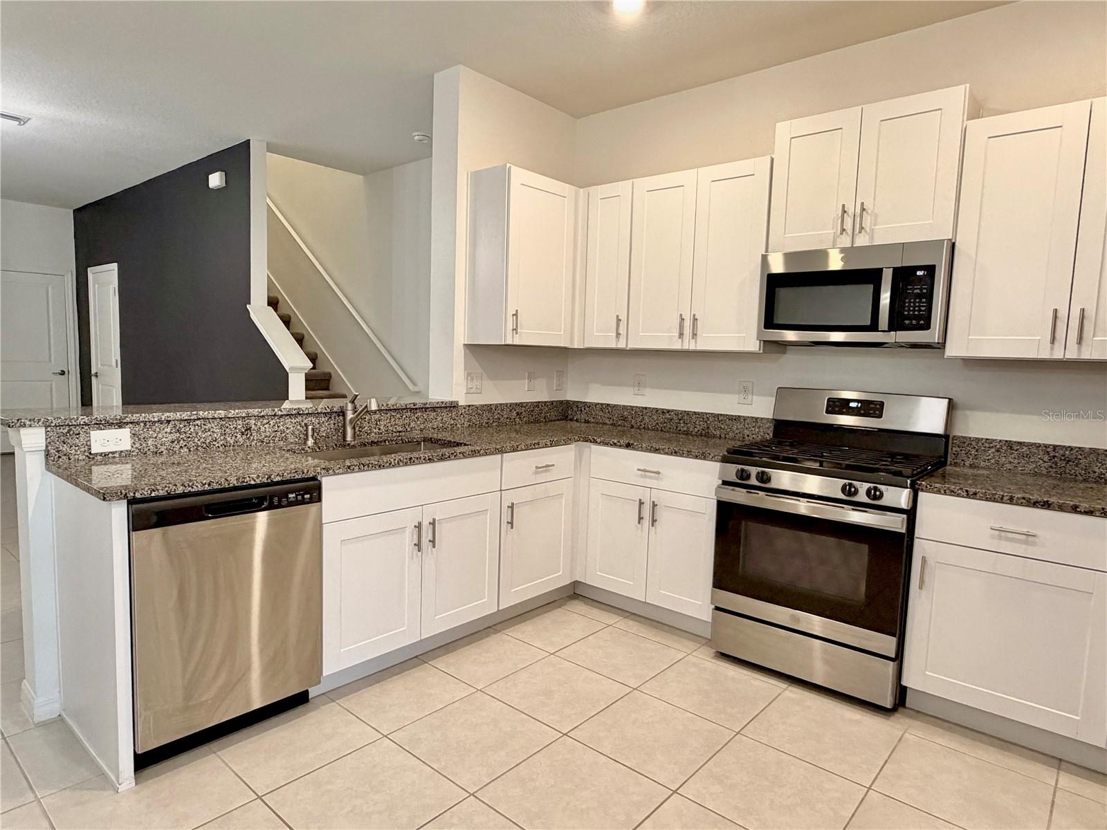 Image 7 of 35 For 8217 Crescent Oaks Drive