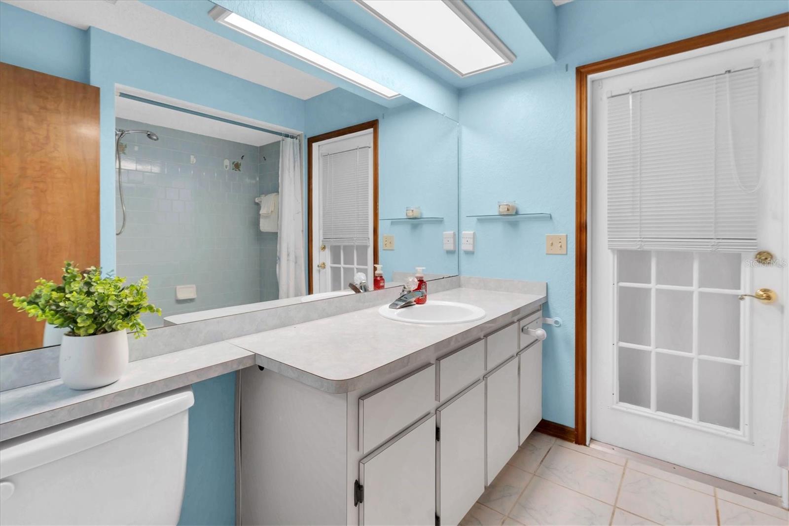 Image 24 of 37 For 18809 Parade Road