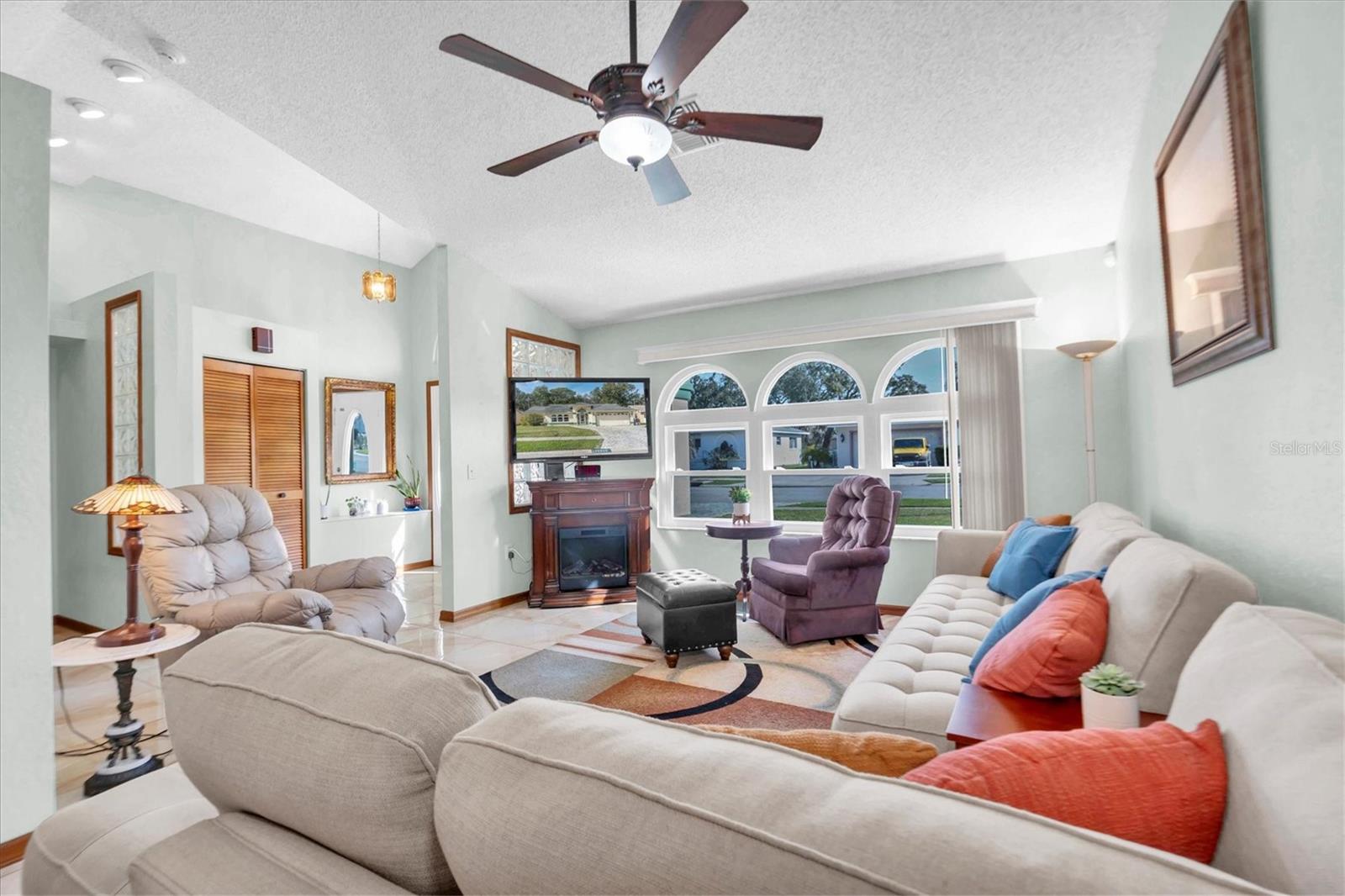 Image 7 of 37 For 18809 Parade Road