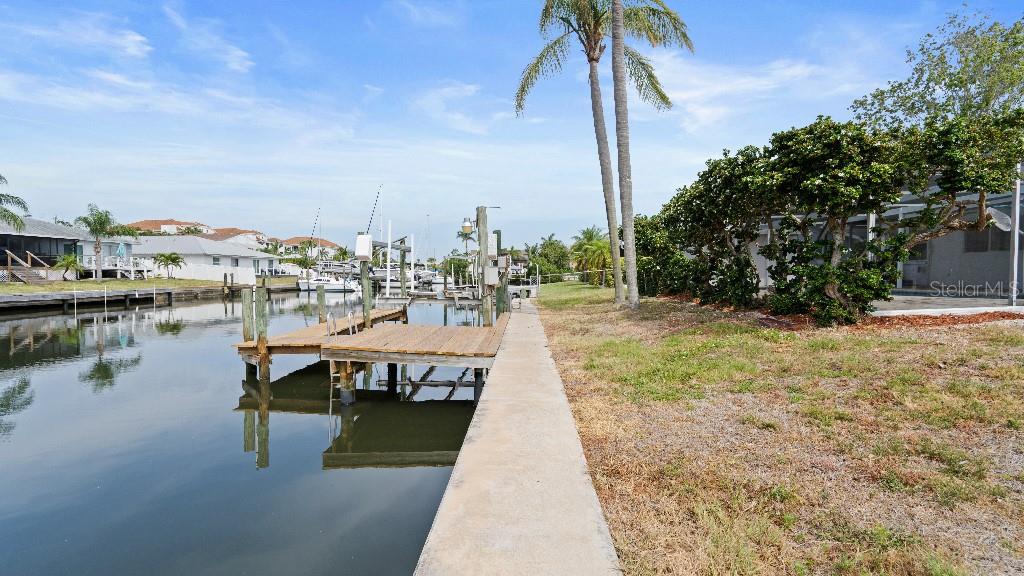 Image 10 of 50 For 1024 Spindle Palm Way