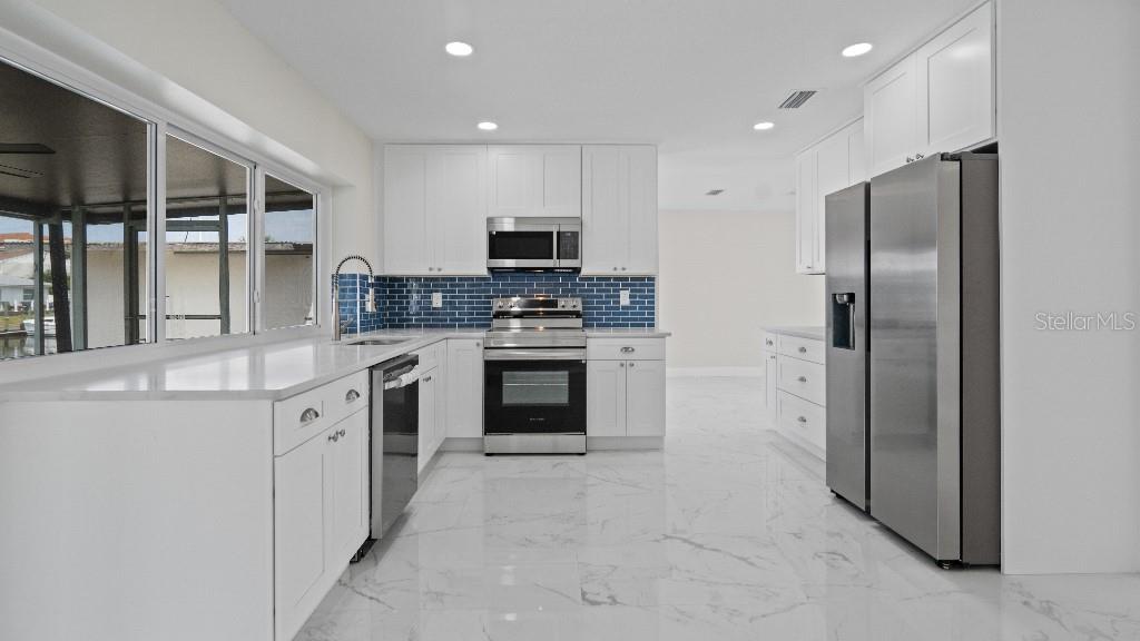 Image 18 of 50 For 1024 Spindle Palm Way