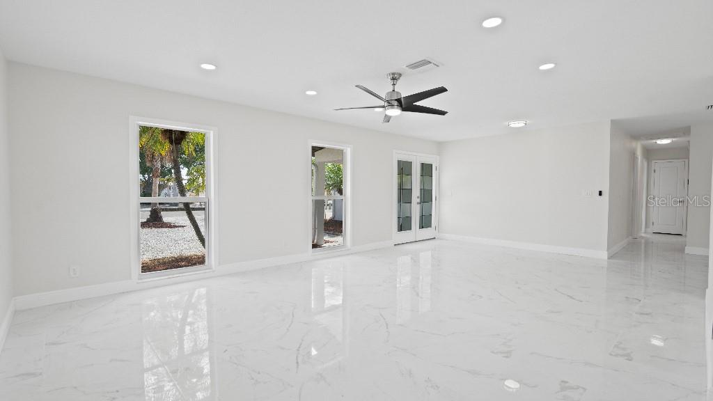 Image 20 of 50 For 1024 Spindle Palm Way