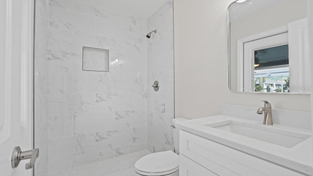 Image 23 of 50 For 1024 Spindle Palm Way