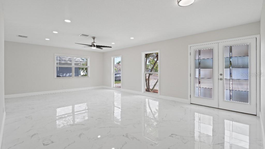 Image 3 of 50 For 1024 Spindle Palm Way